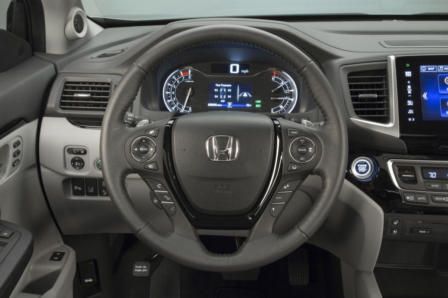 Панель приборов Honda Pilot 2015 года  (фото 56 из 107)
